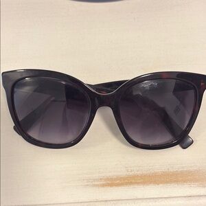 Classic Black Cat-Eye Sunglasses